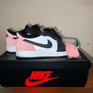 Air Jordan retro 1 low bleached coral, size 9.5